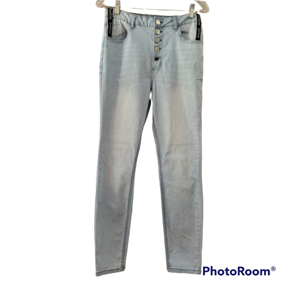 BEBE skinny jeans in light blue. size 30